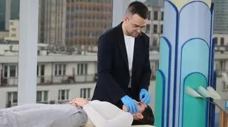 Masaż wewnętrzny twarzy pomaga przy wadach zgryzu, a także łagodzi ból. Jak go wykonać? 