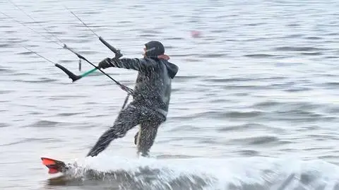 Zimowy kitesurfing