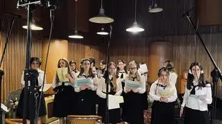 Uczniowie z całego świata nagrali piosenkę dla rówieśników z Ukrainy. Inicjatorem jest warszawskie liceum