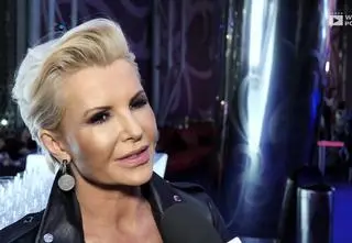 "Puknij się w łeb, babo". Joanna Racewicz cytuje wpisy hejterów i odpowiada na nie