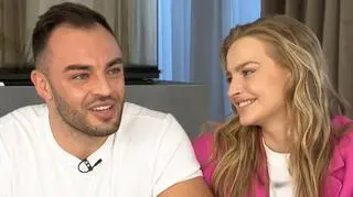 Karolina Pisarek wspomina dzień zaręczyn. "Zamarłam. Roger powtarzał pytanie"