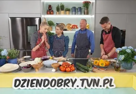 "Azja Express". Wzruszające zachowanie Adama Zdrójkowskiego wobec taty. Daria Ładocha: "To mnie rozwaliło"