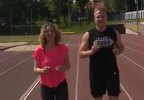 Zawody w bieganiu tyłem. Na czym polega ten sport? "Spala się nawet 10 razy więcej kalorii"