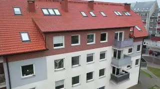 Uwaga! TVN. Popękały ściany, ugięły się stropy. Mieszkańcy nie mogą wrócić do bloku