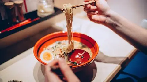 Jak przygotować japońską zupę ramen?