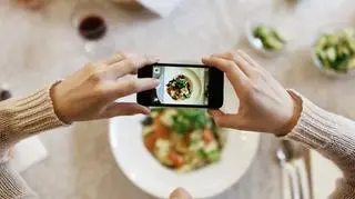 Jak zrobić dobre zdjęcie? Ładne fotografie telefonem i lustrzanką