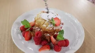 Ruchanki z rabarbarem, czyli placki drożdżowe, z lodami