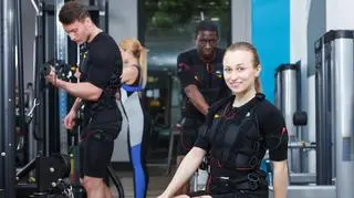 Elektrostymulator mięśni – urządzenie pomocne w rehabilitacji i podczas treningu EMS