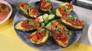 Awokado faszerowane batatami - przepis Szymona Czerwińskiego