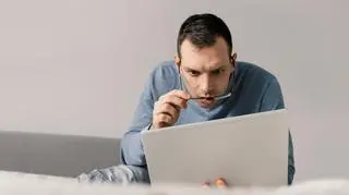 Rezerwujesz wyjazd na sylwestra? Policja ostrzega przed oszustwem. "To powinno wzbudzić czujność"