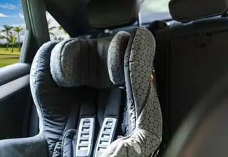 2-latka zamknięta w rozgrzanym aucie nie żyje. "Rodzice krzyczeli z bólu i rozpaczy"
