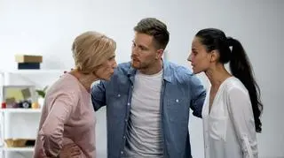 Teściowa co roku niszczy jej święta