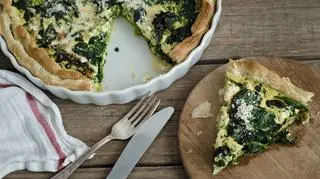 Czym jest quiche? Przepis na quiche ze szpinakiem i kurczakiem
