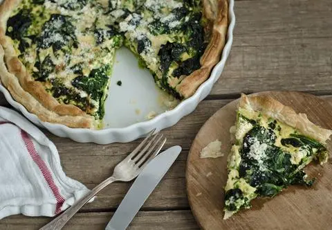 Czym jest quiche? Przepis na quiche ze szpinakiem i kurczakiem