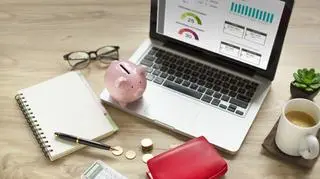 Jak oszczędzać pieniądze – sposoby i wskazówki, które pomogą uzyskać finansową niezależność