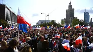 Tłumy Polaków na Marszu Miliona Serc w Warszawie. "Po prostu widać, że coś ludzi poruszyło"