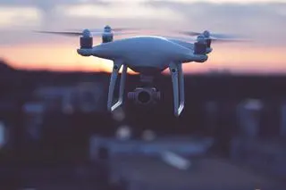 Jak sterować dronem?