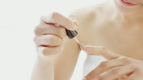 Konturowanie paznokci