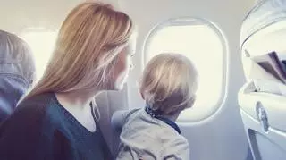 Kobieta zażenowana zachowaniem dziecka i jego rodziców w samolocie. "Nie dawało mi spać"