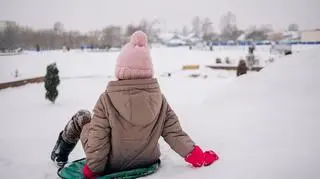 Pijana babcia spacerowała z 4-letnią wnuczką. "Zataczała się, nie mogąc utrzymać równowagi"