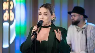 Paula Roma w piosence "Różowe niebo nad Warszawą". Utwór ma mocne przesłanie dla kobiet