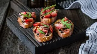 Bruschetta - przepis na klasyczną włoską potrawę