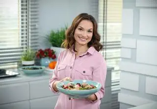 Anna Starmach to uwielbiana przez widzów jurorka programów kulinarnych TVN. Co o niej wiemy?