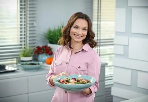 Anna Starmach to uwielbiana przez widzów jurorka programów kulinarnych TVN. Co o niej wiemy?