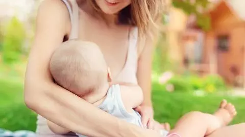 Dlaczego warto karmić dziecko piersią? 