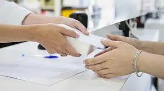 Zapomniałeś wykupić leki przed podróżą? Sprawdź, jak zrealizować receptę w innym kraju