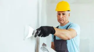 Jak wybrać i bezproblemowo kłaść gładź gipsową?