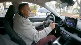 Czym jest jazda defensywna? Dzięki niej można oszczędzić na paliwie nawet kilka tysięcy złotych 