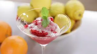 Malinowy granite z polewą z białej czekolady