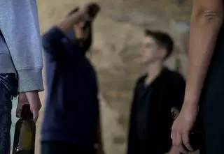 Nastolatek wrócił pijany do domu. Jak reagować? 