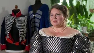 Przewodniczka, która szyje stroje historyczne. "Każda kobieta marzy, by się w taki przebrać"