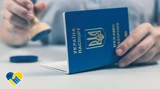 Wojna w Ukrainie. Gdzie i jak Ukraińcy mogą otrzymać dokumenty, jeżeli przekroczyli granicę Polski bez nich?