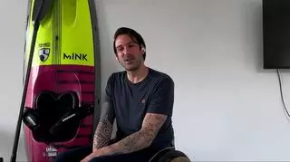 Surfer na wózku inwalidzkim, który kocha fale. "Współzawodniczę z pełnosprawnymi sportowcami"