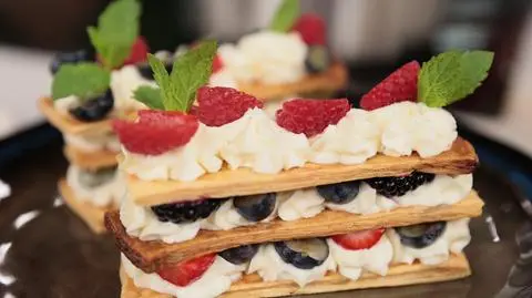 Millefoue z kremem waniliowym i świeżymi owocami 
