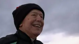 Od 40 lat pływa na desce
