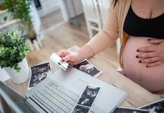 Kobieta kupiła w sieci zestaw do zapłodnienia. "Chciałam po prostu mieć dziecko"