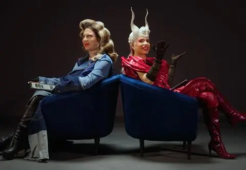"Zwyrol w czystej postaci". Gwiazdy "Czas na Show. Drag me Out" czytają hejterskie komentarze