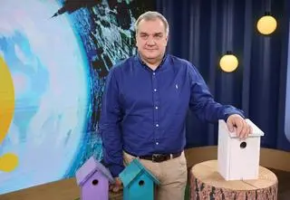 Karmienie ptaków zimą. Jeden produkt jest dla nich zabójczy