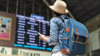 Jak zmieścić więcej rzeczy w bagażu podręcznym? Oto popularny trik wśród nastolatków