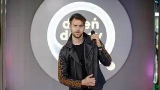 Michał Gabor na scenie Dzień Dobry TVN zaśpiewał o trudach obecnych czasów