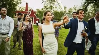 Czego nie zakładać na wesele? Te ubrania zdecydowanie pozostaw w szafie 