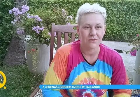 Pokochali życie w Tajlandii. Jak 13-osobowa rodzina Clarke radzi sobie za granicą?