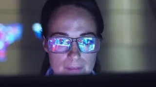 Sztuczna inteligencja i jej wpływ na rynek pracy. Które zawody mogą się czuć bezpiecznie?