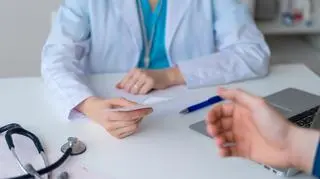 L4 bez zwolnienia lekarskiego? Co się zmienia w 2023 r.? "Powinniśmy natychmiast rozpocząć dyskusję"