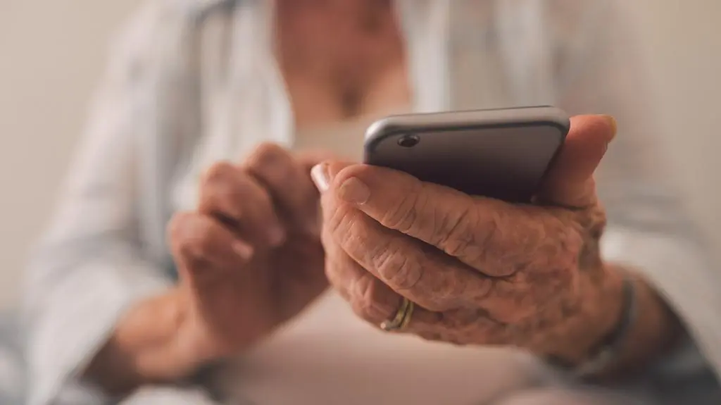 Seniorka uwierzyła w miłość "polskiego żołnierza", straciła 50 tys. zł. "Okazał się internetowym oszustem"