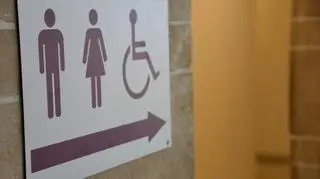 Urodziła martwego syna w publicznej łazience. "Sytuacja jest przerażająca" 